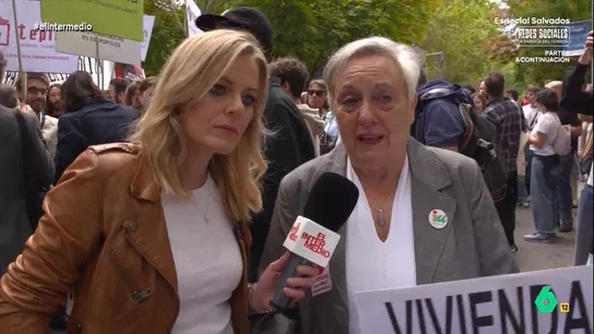 María Jesús, sobre los jóvenes y la vivienda: "Dicen 'cómo voy a tener un hijo si me tienen que dar de comer a mí'" Andrea Ropero entrevista a María Jesús, una de los miles de manifestantes del pasado fin de semana por la vivienda, que en este vídeo asegura que a sus hijos y nietos "no les llega a final de mes y terminas dándoles de comer".
