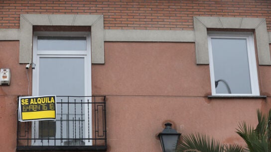 Cartel de una casa en alquiler.