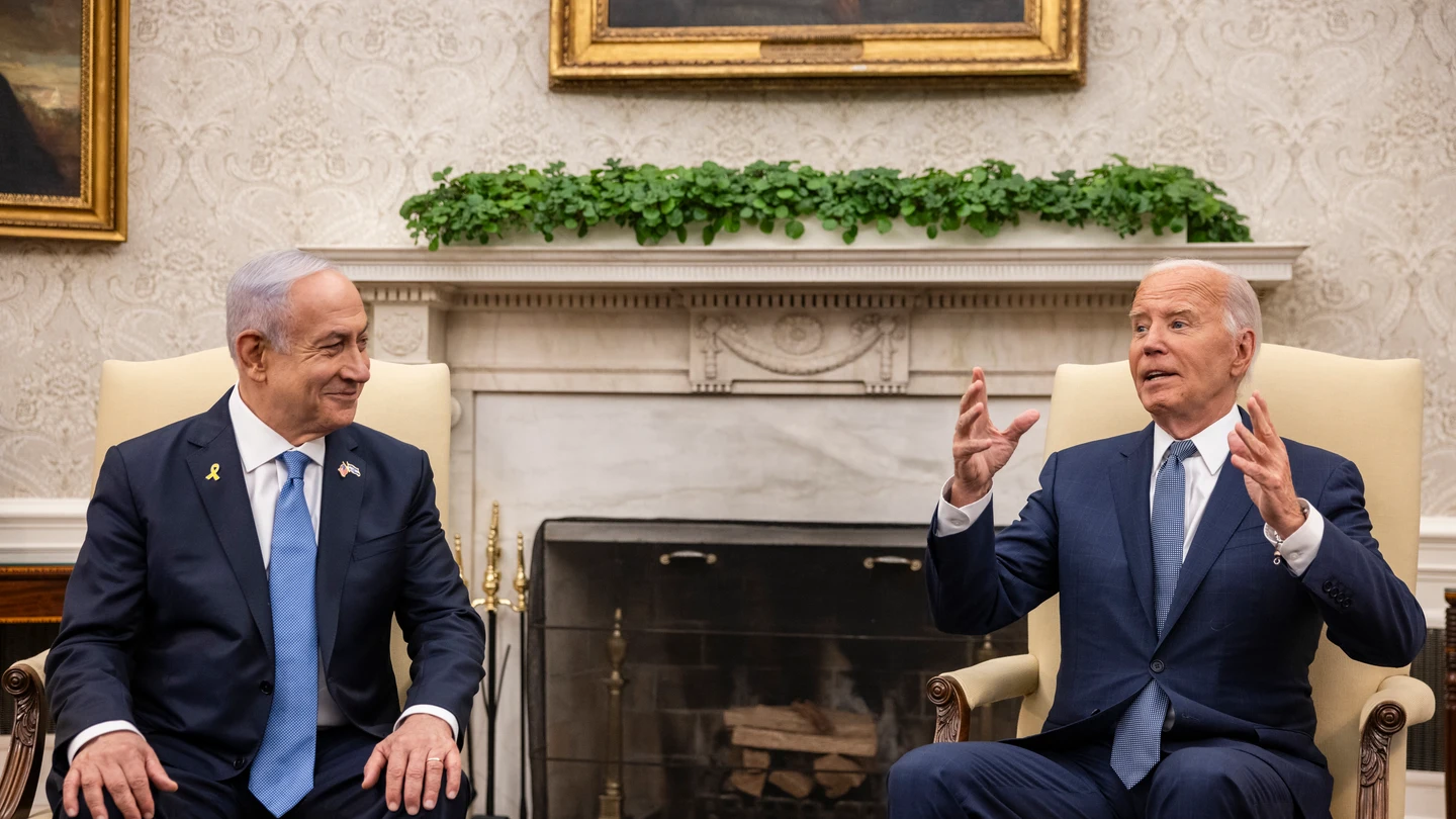 El primer ministro de Israel, Benjamin Netanyahu (i), habla con el presidente de EE.UU., Joe Biden (d), este 25 de julio de 2024, en la Casa Blanca, en Washington. El primer ministro de Israel, Benjamin Netanyahu (i), habla con el presidente de EE.UU., Joe Biden (d), este 25 de julio de 2024, en la Casa Blanca, en Washington.