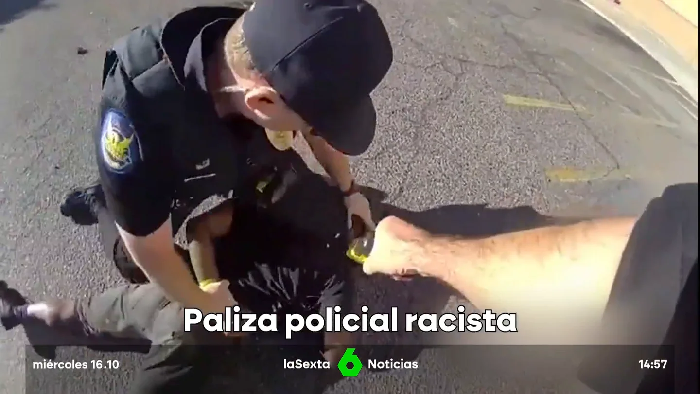 Las imágenes de una brutal paliza policial racista en Arizona: golpean a un hombre negro sordo y con parálisis cerebral Las imágenes de una brutal paliza policial racista en Arizona: golpean a un hombre negro sordo y con parálisis cerebral
