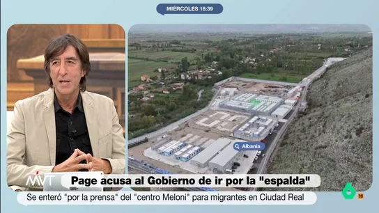 Benjamín Prado, tajante: "Se está extendiendo una ideología de ultraderecha que trata a los inmigrantes como animales" "Como la ultraderecha trata a los migrantes como animales, en vez de buscarles sitios dignos donde vivir, les busca reservas naturales, zoos o como los quieras llamar. En Albania o en Castilla-La Mancha", afirma Benjamín Prado en este vídeo.