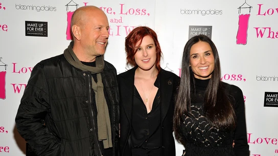El actor Bruce Willis, las actrices Rumer Willis y Demi Moore asisten a la celebración de los nuevos miembros del reparto de «Love, Loss & What I Wore» en el restaurante B Smith's el 24 de marzo de 2011 en Nueva York. El actor Bruce Willis, las actrices Rumer Willis y Demi Moore asisten a la celebración de los nuevos miembros del reparto de «Love, Loss & What I Wore» en el restaurante B Smith's el 24 de marzo de 2011 en Nueva York.