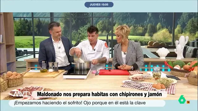 Carlos Maldonado cocina habas con jamón y chipirones