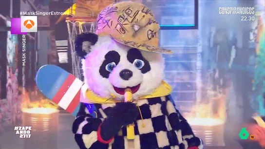 'Mask Singer' descubre sus dos primeras máscaras: así fue la primera gala 'Panda' y 'Palomita' fueron las dos primeras máscaras que se descubrieron en el primer programa del concurso de Antena 3. Descubre qué famosos les dieron vida en el vídeo principal.