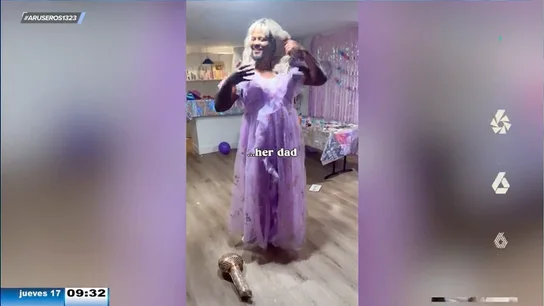 El divertido momento en el que un padre se disfraza de Taylor Swift en el cumpleaños de su hija El divertido momento en el que un padre se disfraza de Taylor Swift en el cumpleaños de su hija