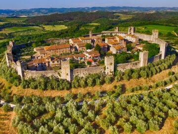 Monteriggioni, ciudad medieval de la Toscana, en Italia