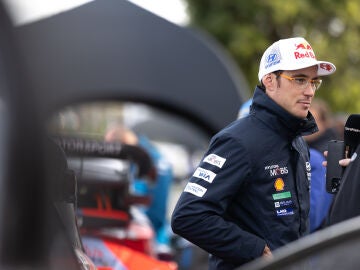 Thierry Neuville comienza el fin de semana de sus sueños en segunda posición