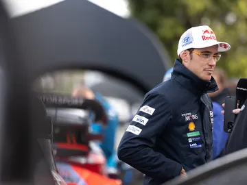 Thierry Neuville comienza el fin de semana de sus sueños en segunda posición Thierry Neuville comienza el fin de semana de sus sueños en segunda posición