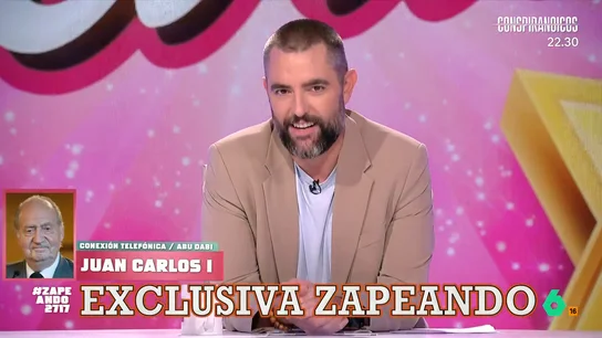 El 'rey Juan Carlos I' 'llama' al teléfono de aludidos de Zapeando: "Quiero volver a trabajar" El 'emérito' contacta con el programa para intentar fichar a Cristina Pedroche y convertirse en su nuevo representante. ¿Aceptará la zapeadora el ofrecimiento del 'monarca'?