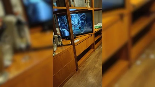 El televisor de la habitación de hotel donde se hospedaba Liam Payne El televisor de la habitación de hotel donde se hospedaba Liam Payne