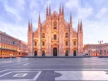 Catedral de Milán, en Piazza del Duomo, Milán, Italia Catedral de Milán, en Piazza del Duomo, Milán, Italia