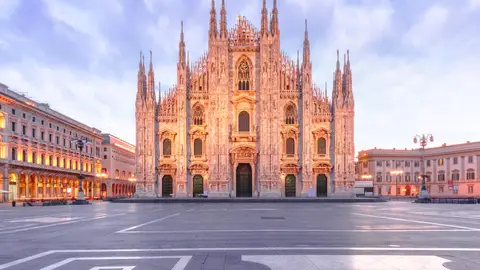 Catedral de Milán, en Piazza del Duomo, Milán, Italia Catedral de Milán, en Piazza del Duomo, Milán, Italia