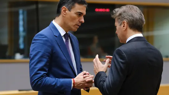 El presidente del gobierno de España Pedro Sánchez, durante la sesión de trabajo de la cumbre del Consejo Europeo en Bruselas, este jueves. El presidente del gobierno de España Pedro Sánchez, durante la sesión de trabajo de la cumbre del Consejo Europeo en Bruselas, este jueves.