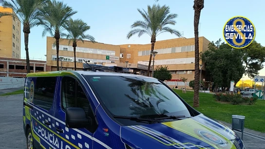 La Policía de Sevilla salva la vida a un bebé de 15 meses que se estaba ahogando La Policía de Sevilla salva la vida a un bebé de 15 meses que se estaba ahogando