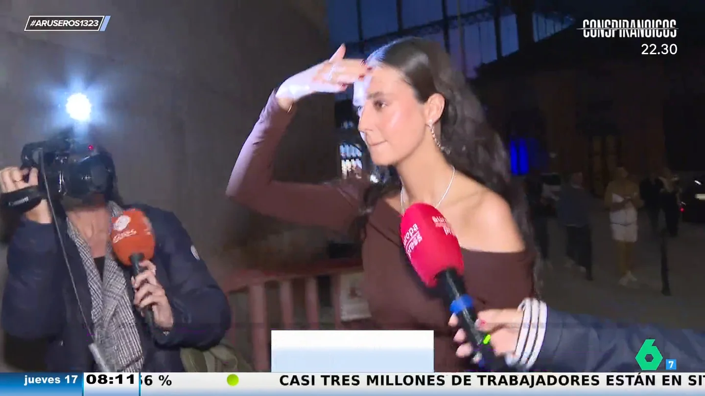 El tenso momento de Victoria Federica con la prensa: "Me estáis aturullando y me estoy poniendo nerviosa" El tenso momento de Victoria Federica con la prensa: "Me estáis aturullando y me estoy poniendo nerviosa"