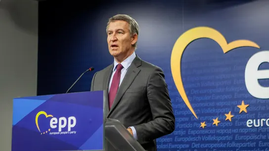 Feijoo evita posicionarse sobre la propuesta migratoria de Meloni Alberto Núñez Feijóo compareciendo tras la cumbre del Partido Popular Europeo en Bruselas