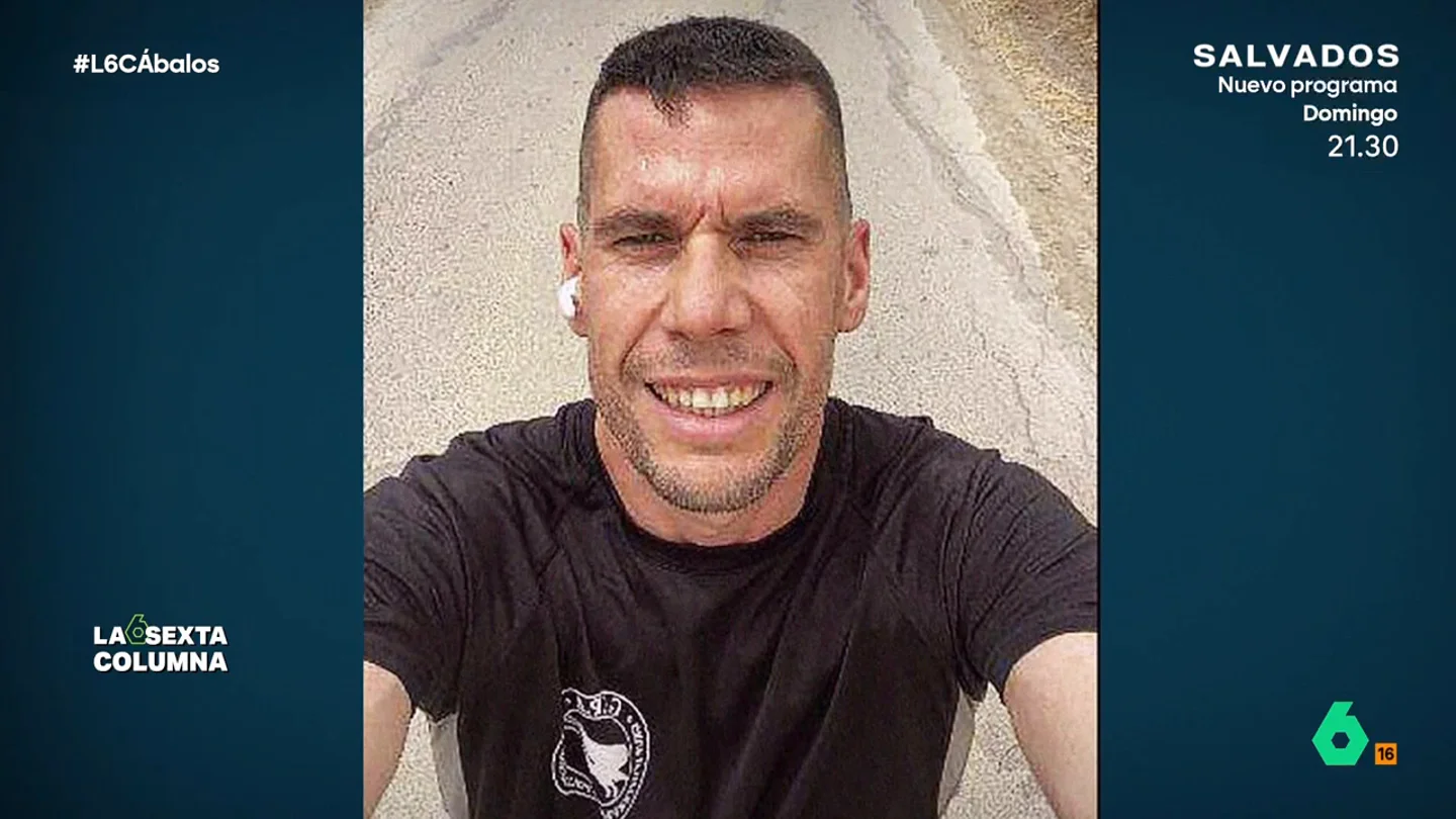 Rubén Villalba, el guardia civil que habría cobrado 88.000 euros de la trama Koldo facilitando teléfonos opacos laSexta Columna se centra en este vídeo en Rubén Villalba, comandante de la Guardia Civil que habría sido sobornado por Aldama para que le facilitara teléfonos con líneas seguras. Después, grabaría a sus compañeros de trama.