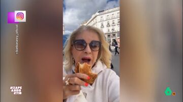 Bárbara Rey 'celebra' la boda de su hijo comiéndose una empanada: "¿La veis preocupada?"