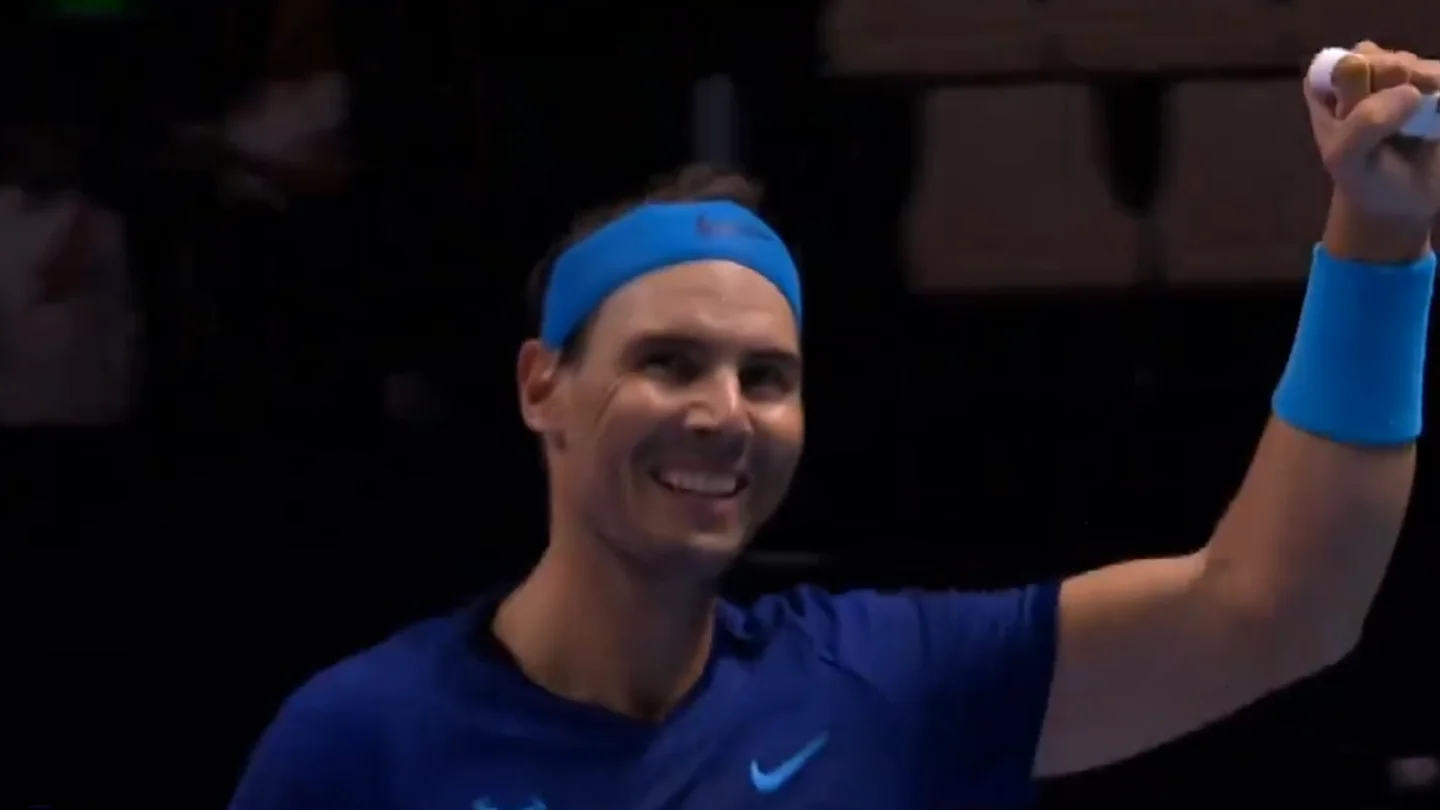 Nadal celebra un puntazo a Alcaraz en el Six King Slam Nadal celebra un puntazo a Alcaraz en el Six King Slam