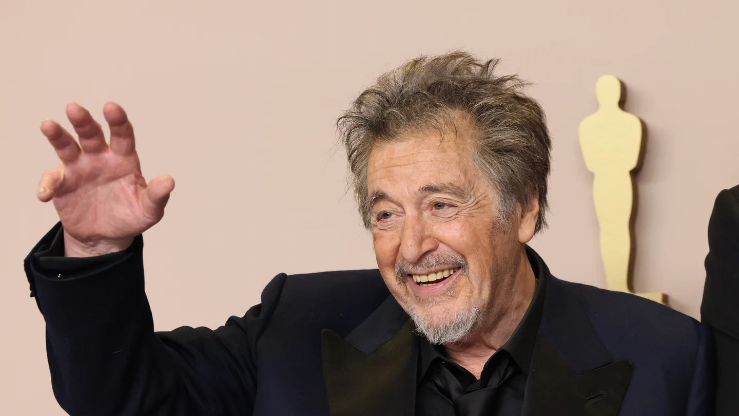 Al Pacino posa en la sala de prensa durante la 96 edición de los Oscar en el Ovation Hollywood el 10 de marzo de 2024 en Hollywood, California. Al Pacino posa en la sala de prensa durante la 96 edición de los Oscar en el Ovation Hollywood el 10 de marzo de 2024 en Hollywood, California.