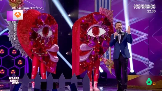 ¿Se esconden Dabiz Muñoz y Cristina Pedroche detrás de 'Corazón' en 'Mask Singer'?: esto ha respondido la zapeadora Entre las opciones que han barajado los investigadores del programa musical, están la zapeadora y su marido. Debajo de esa máscara hay una pareja muy criticada y, además, han destacado que para ellos es muy importante la alimentación.