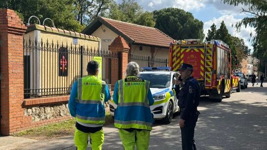 Summa 112 y los Bomberos en la zona del accidente donde ha muerto un trabajador de 57 a&ntilde;os