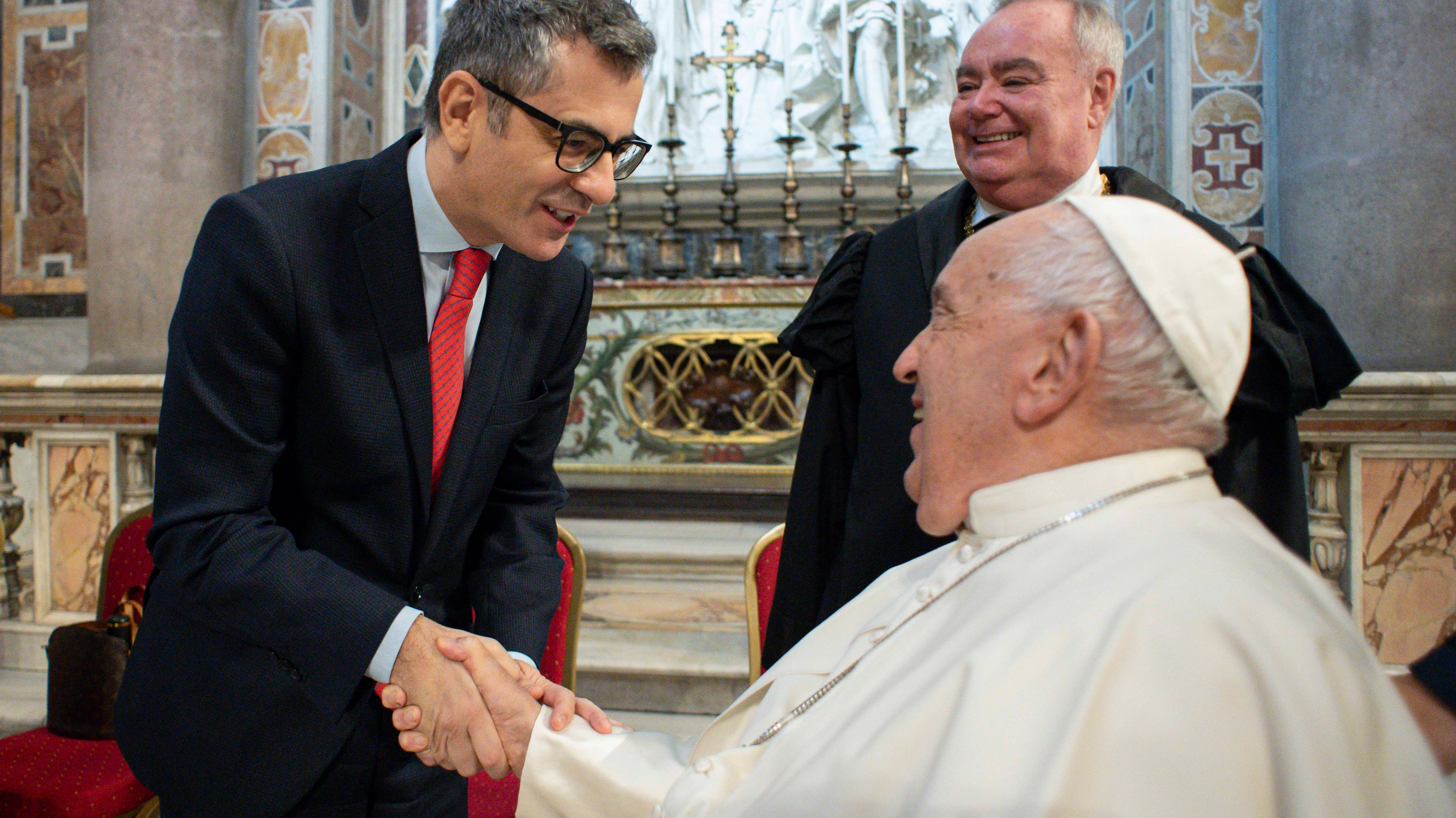 El ministro de la Presidencia, Félix Bolaños, ha sido recibido por el papa Francisco en la Basílica de San Pedro de El Vaticano.