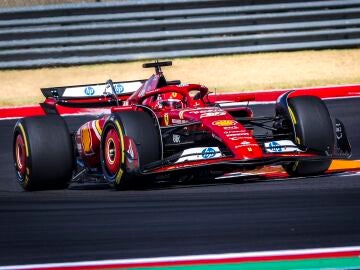 Charles Leclerc y Carlos Sainz protagonizan una brillante reacción de Ferrari en Estados Unidos