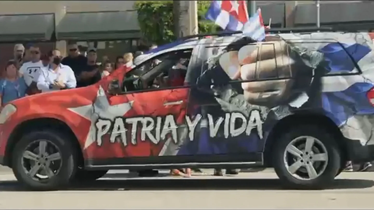 Un coche en Cuba con el título de la canción Un coche en Cuba con el título de la canción