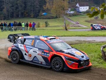 Ott Tänak gana en Centroeuropa y sólo un piloto Hyundai será campeón