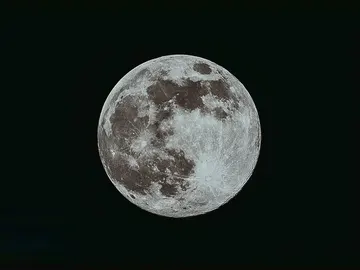 Luna. Luna.