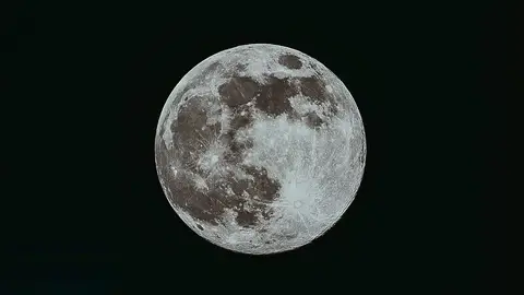 Luna. Luna.