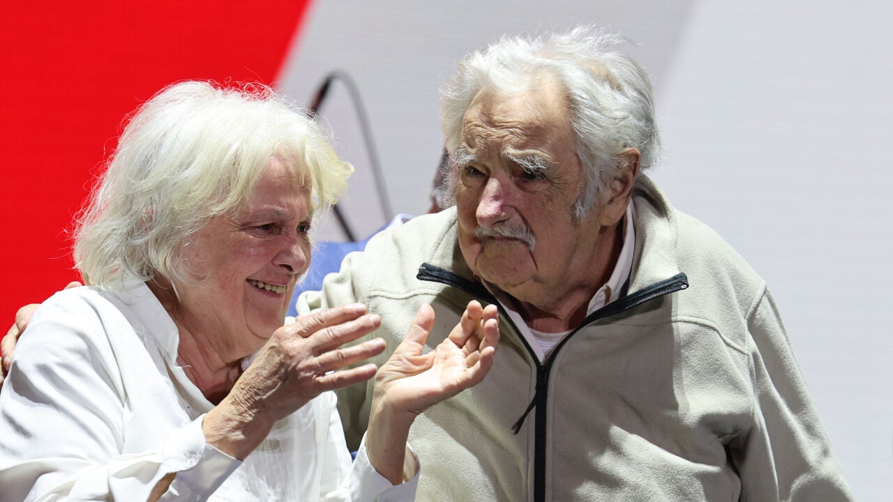 La emocionante despedida de José Mujica: "Soy un anciano que está muy cerca de emprender la retirada de donde no se vuelve"