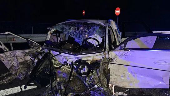 Un conductor kamikaze mata a una embarazada al chocar contra su coche Un conductor kamikaze mata a una embarazada al chocar contra su coche