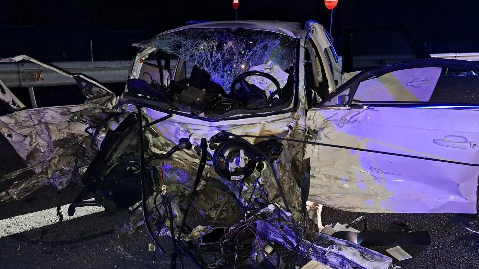 Un conductor kamikaze mata a una embarazada al chocar contra su coche