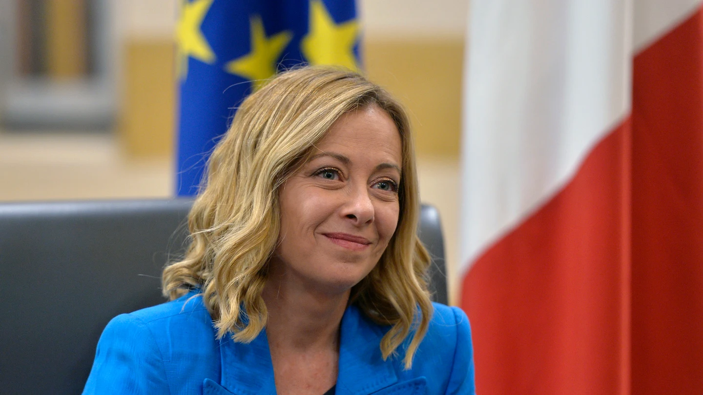 Meloni blinda sus centros de la vergüenza en Albania con un decreto tras el revés de la Justicia italiana Meloni blinda sus centros de la vergüenza en Albania con un decreto tras el revés de la Justicia italiana