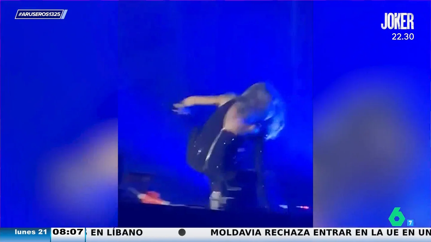 Mario Vaquerizo, fuera de peligro tras la aparatosa caída su último concierto: "Nos llevamos un buen susto" Mario Vaquerizo, fuera de peligro tras la aparatosa caída su último concierto: "Nos llevamos un buen susto"