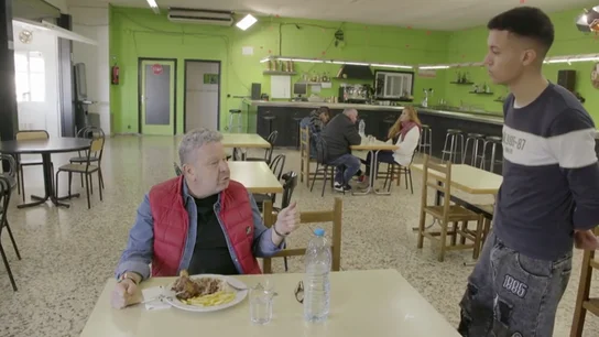 Chicote estalla contra el camarero de 'Brasas y más' por su actitud: "Tienes suerte que tu jefe es tu cuñado" Chicote estalla contra el camarero de 'Brasas y más' por su actitud: "Tienes suerte que tu jefe es tu cuñado"
