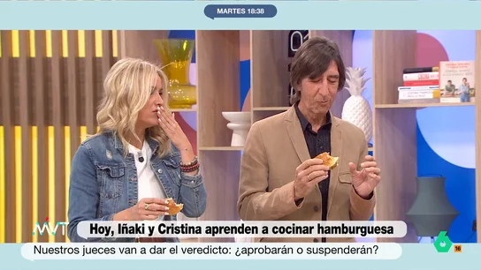 El veredicto de Afra Blanco a las hamburguesas de Iñaki López y Cristina Pardo: "He dicho una palabrota" Iñaki López y Cristina Pardo, con el 'asesoramiento' del chef con estrella Michelin Carlos Maldonado, aprenden a cocinar hamburguesas caseras. ¿Qué tal les habrá quedado? La reacción y veredicto de Afra Blanco y Benjamín Prado, en este vídeo.