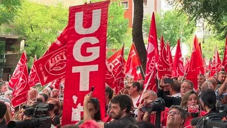 Banderas de UGT en manifestación