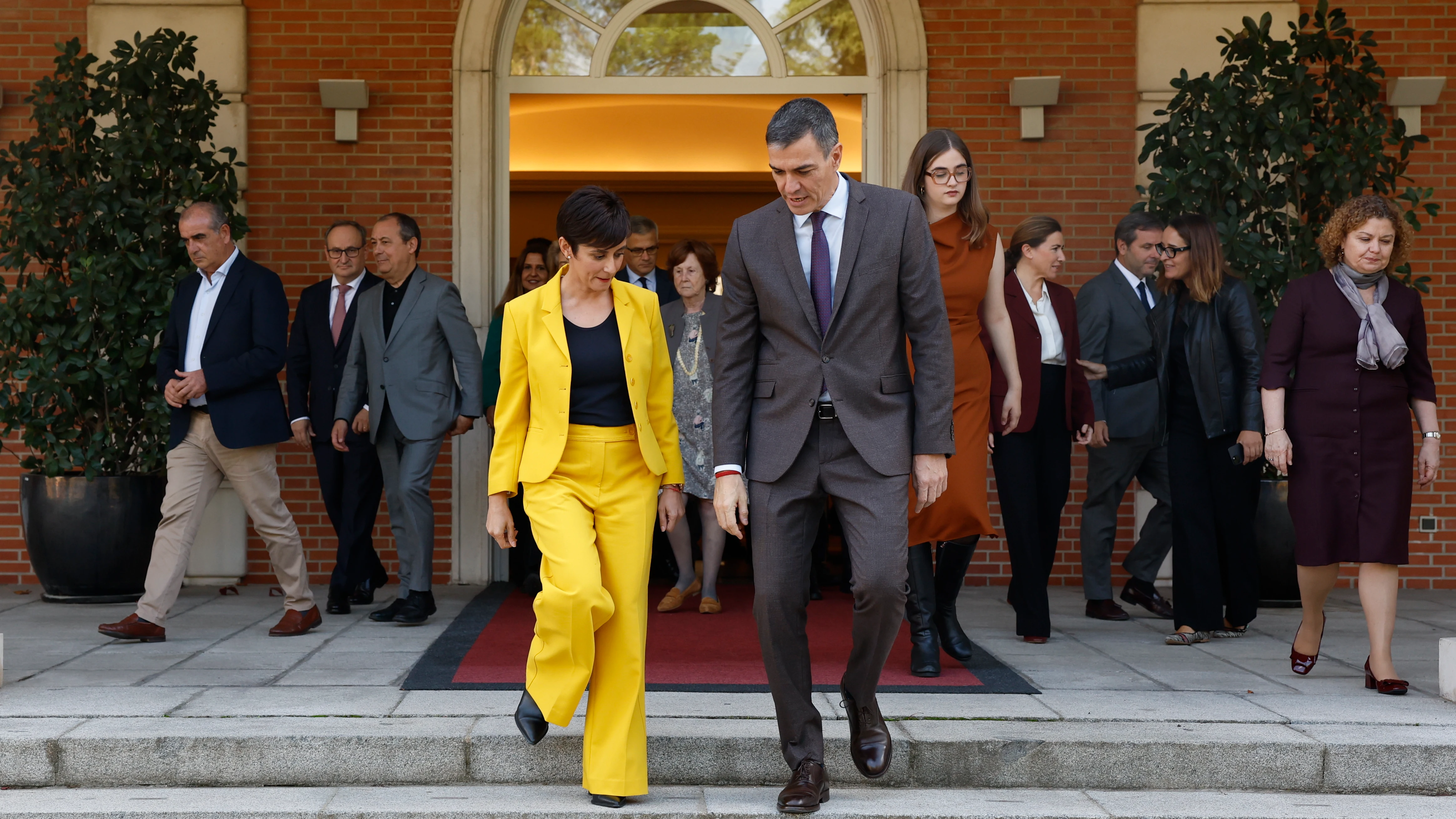 El presidente del Gobierno, Pedro Sánchez, y la ministra de Vivienda, Isabel Rodríguez, mantienen un encuentro con organizaciones sociales y representantes del sector de la vivienda