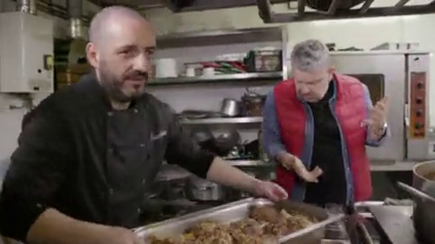 Chicote explota contra la extrema suciedad en la cocina del 'Brasas y m&aacute;s' : "Se puede estar amargado y tenerlo limpio"