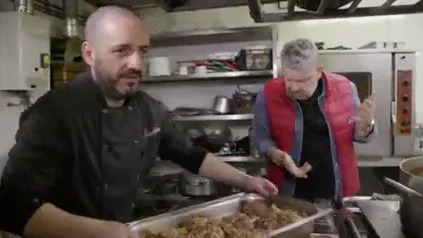 Chicote explota contra la extrema suciedad en la cocina del 'Brasas y más' : "Se puede estar amargado y tenerlo limpio"