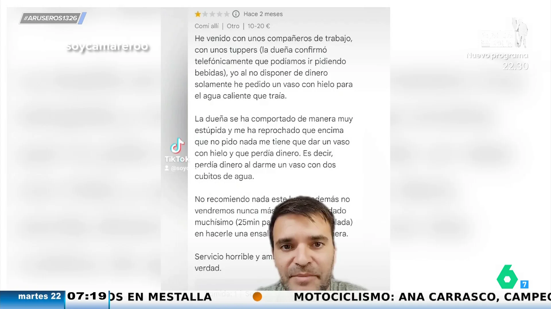 Un hombre critica a un restaurante por no ponerle un vaso con hielo para echar el agua que trae de casa