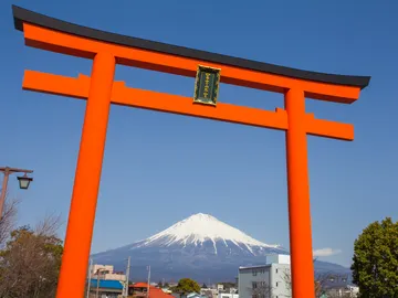 Torii, puerta sagrada de Japón Torii, puerta sagrada de Japón