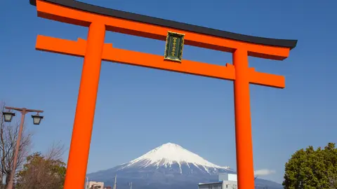 Torii, puerta sagrada de Japón Torii, puerta sagrada de Japón