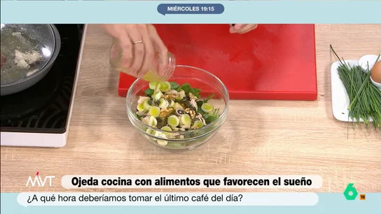 Pablo Ojeda prepara la ensalada perfecta para la cena: rica en triptófano para dormir y fácil de preparar Pablo Ojeda prepara la ensalada perfecta para la cena: rica en triptófano para dormir y fácil de preparar