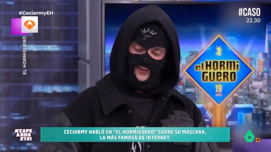 Esta es la picante pregunta que Pablo Motos hizo a Ceciarmy: "¿Has hecho el amor con la máscara?" El polémico influencer ha visitado el programa de Pablo Motos para contar cómo ha conseguido su éxito en las redes sociales y, además, manteniendo su identidad oculta.
