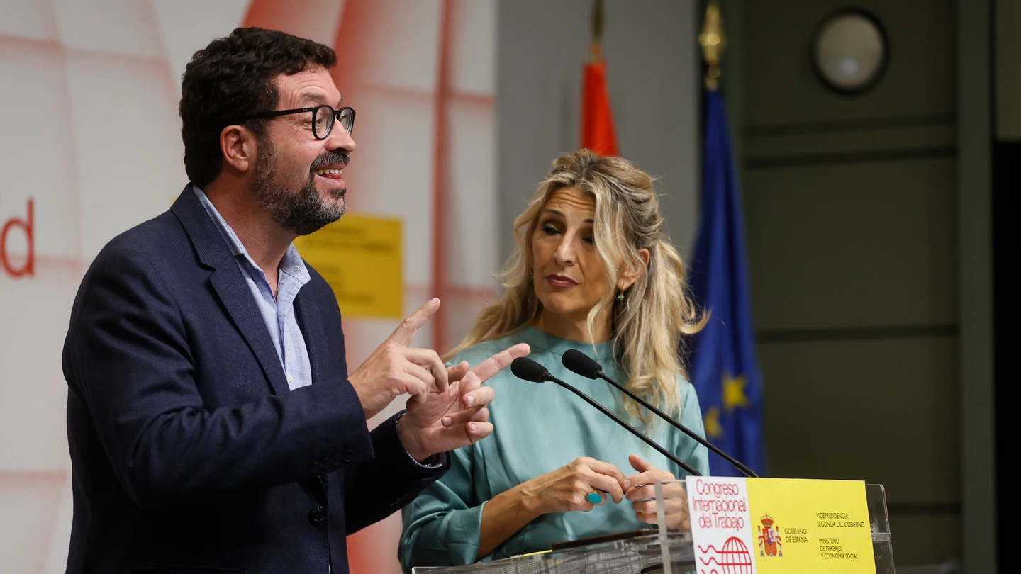 La ministra de Trabajo y Economía Social, Yolanda Díaz, acompañada por el secretario de Estado de Trabajo, Joaquín Pérez Rey La ministra de Trabajo y Economía Social, Yolanda Díaz, acompañada por el secretario de Estado de Trabajo, Joaquín Pérez Rey