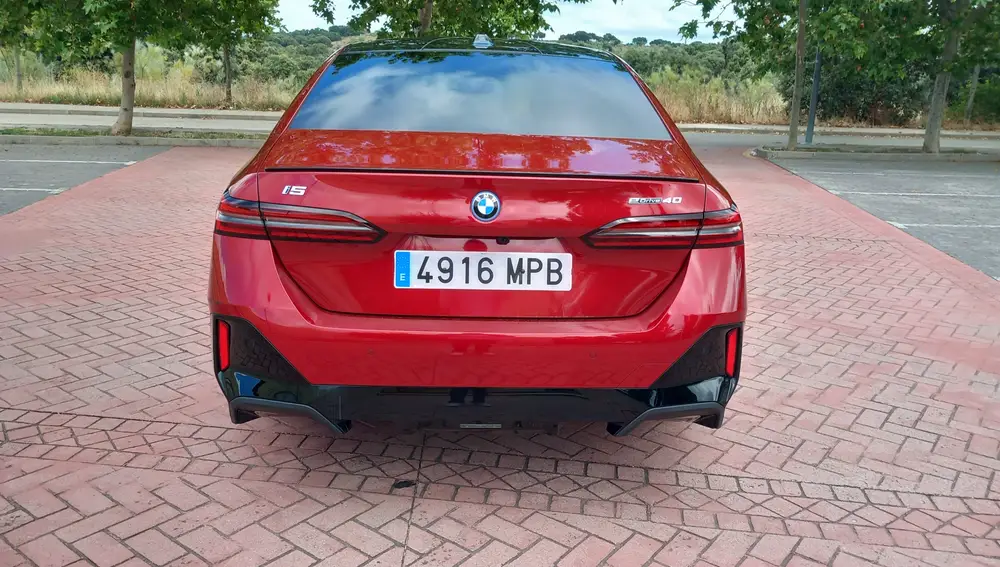 BMW i5 xDrive40 BMW i5 xDrive40